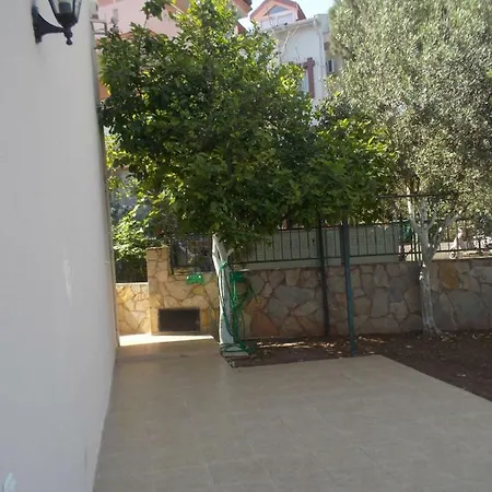 Duplex House, 3 Mins To Beach *